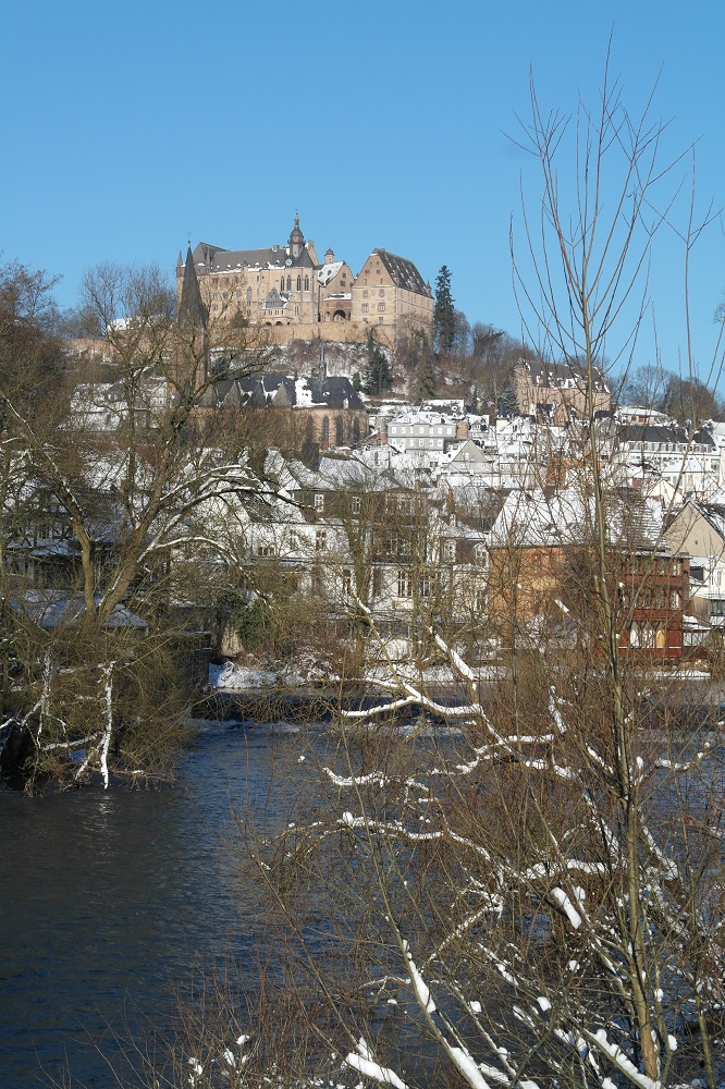 und hier ein winterlicher Schlossblick vom Hirsesteg samt der Lahn.